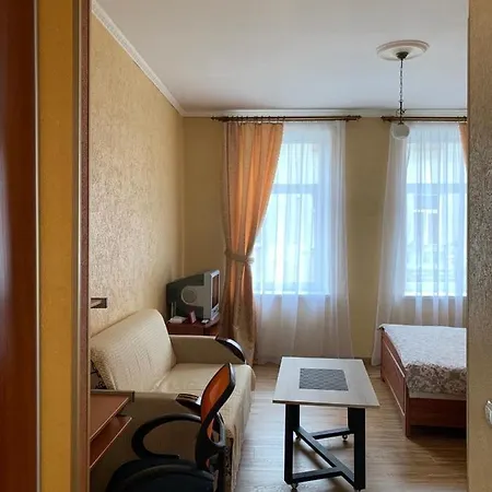 Near Forum Leópolis